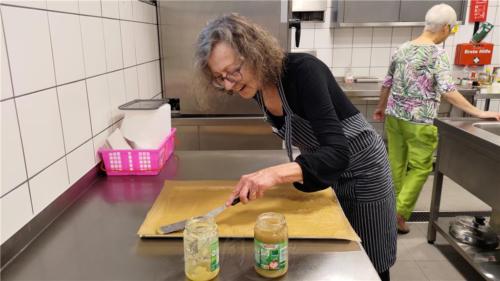 柏林協會前理事Sabine烘焙水果皮（Obstleder）