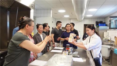 佛光大學蔬食系學生楊雅筑分享嘗試使用德國各種麵粉的心得