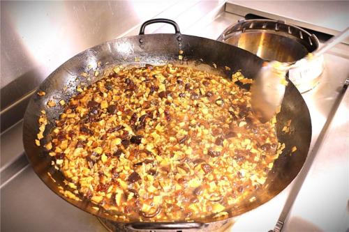 眼看湯汁煮沸，食材應該入味了，大家都在等