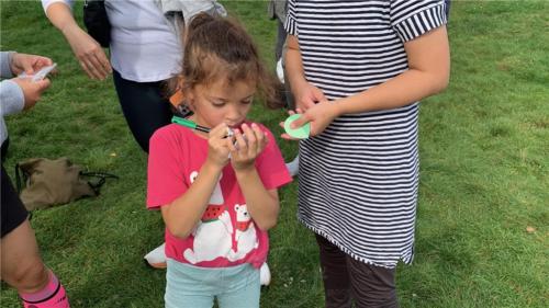 小朋友做公益也不後人，簽名支持路跑種樹