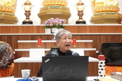 洪蘭教授雖身體不適，仍以微弱沙啞又富知識、醫學性堅定的語調道出人生幸福的智慧