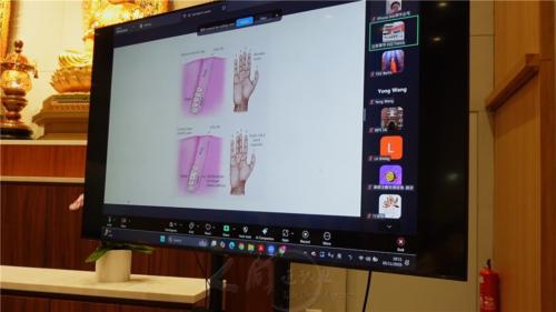 洪蘭教授「大腦與人生-幸福的智慧」講座，以PPT圖片解說，線上亦開放信眾聆聽