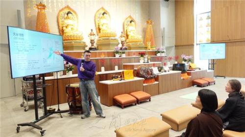 專業運動治療師韓沁邑說明引起緊張的肌肉群