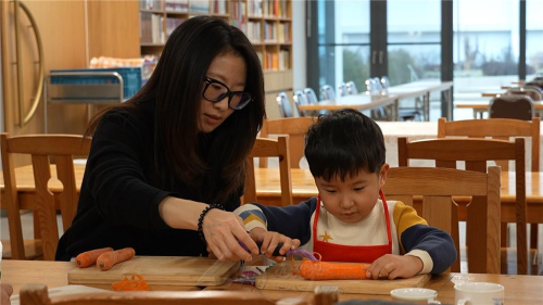菩提園親子陪伴學習，孩子親手料理