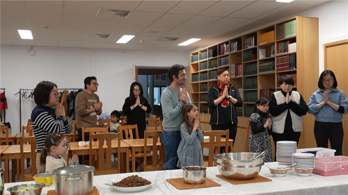 臘八粥終於煮好了，準備用午齋