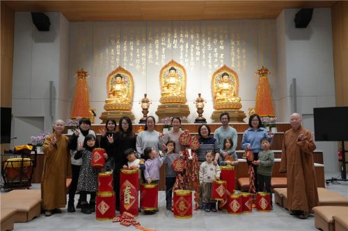 菩提園家長與小朋友拍攝春節團拜影片