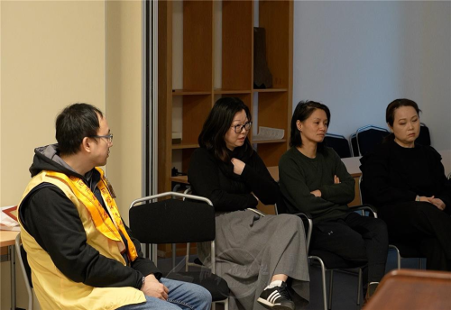 劉育銓引導德文組閱讀〈轉念〉