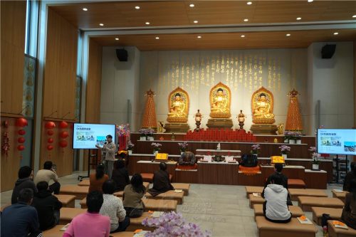 學員靜心聽講，氣氛專注