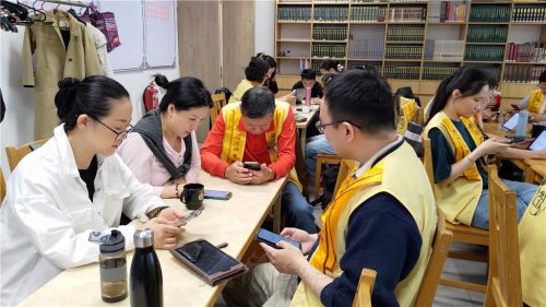 柏林協會會員及青年認真參與佛學會考