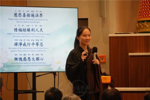 柏林青年駱瑩求受菩薩戒，被講戒內容所吸引，忘卻巴黎近40度高溫